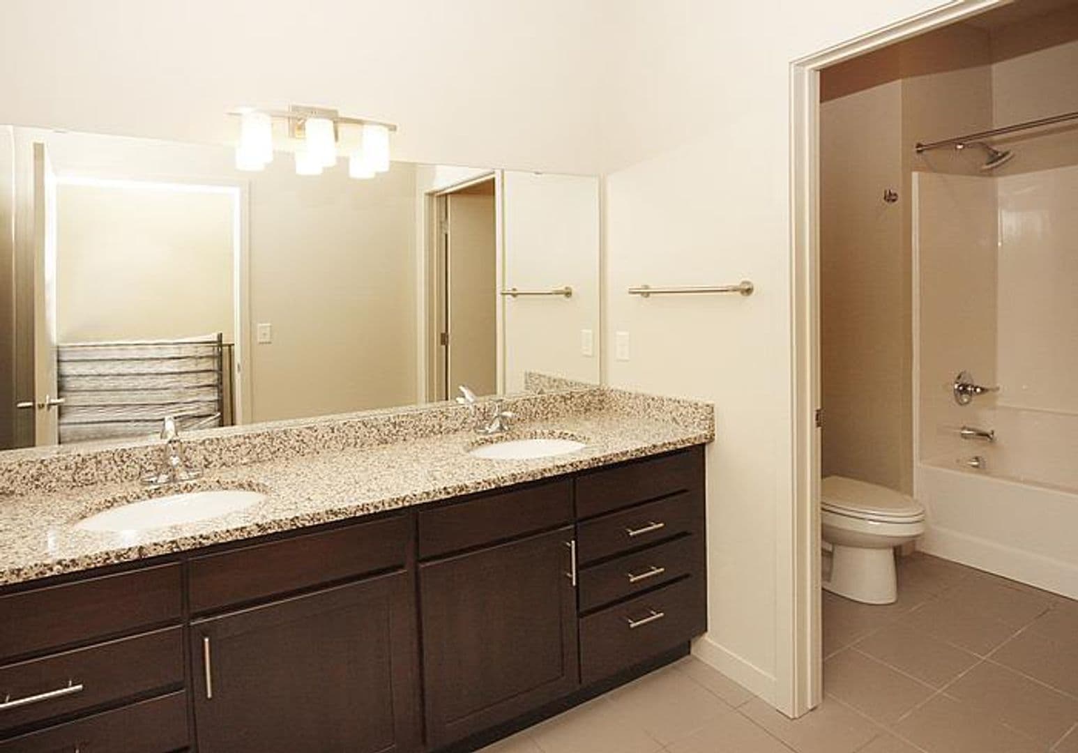 Minneapolis Apartment: 711 4th St SE