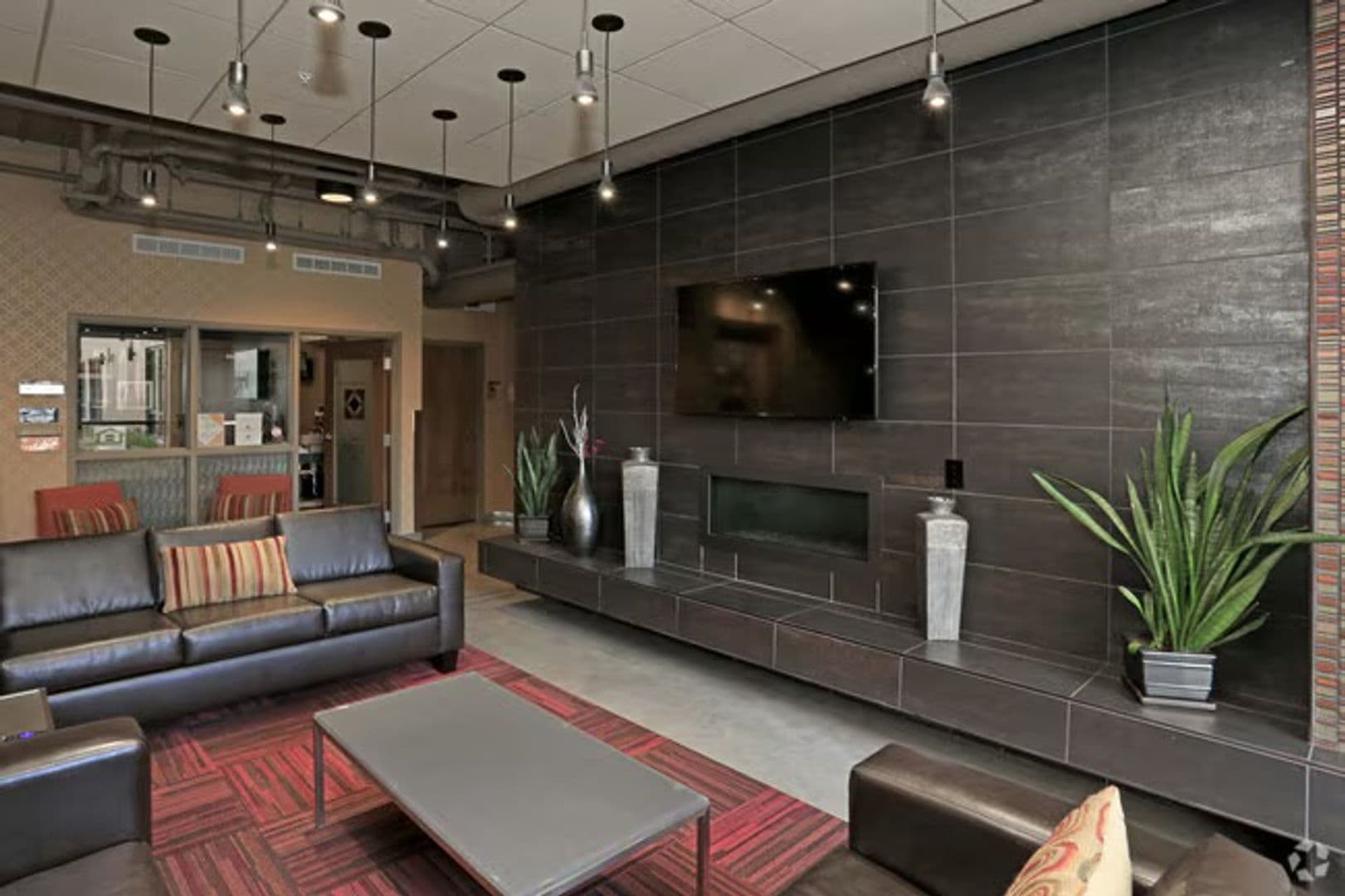 Minneapolis Apartment: 711 4th St SE