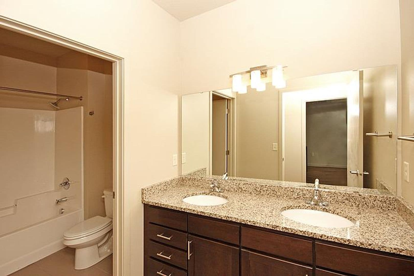 Minneapolis Apartment: 711 4th St SE