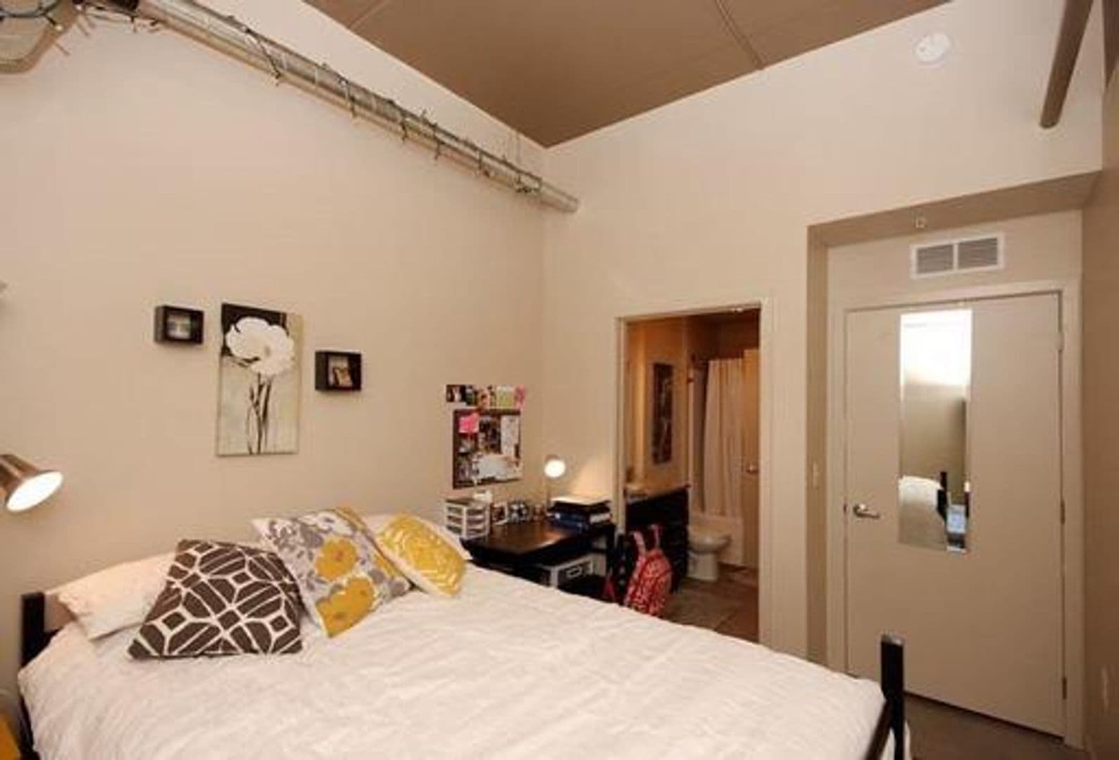 Minneapolis Apartment: 711 4th St SE