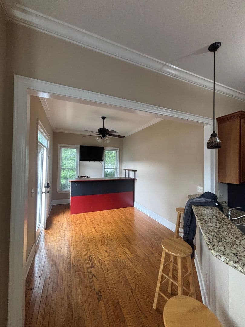 Columbia House: 1010 Woodrow Street
