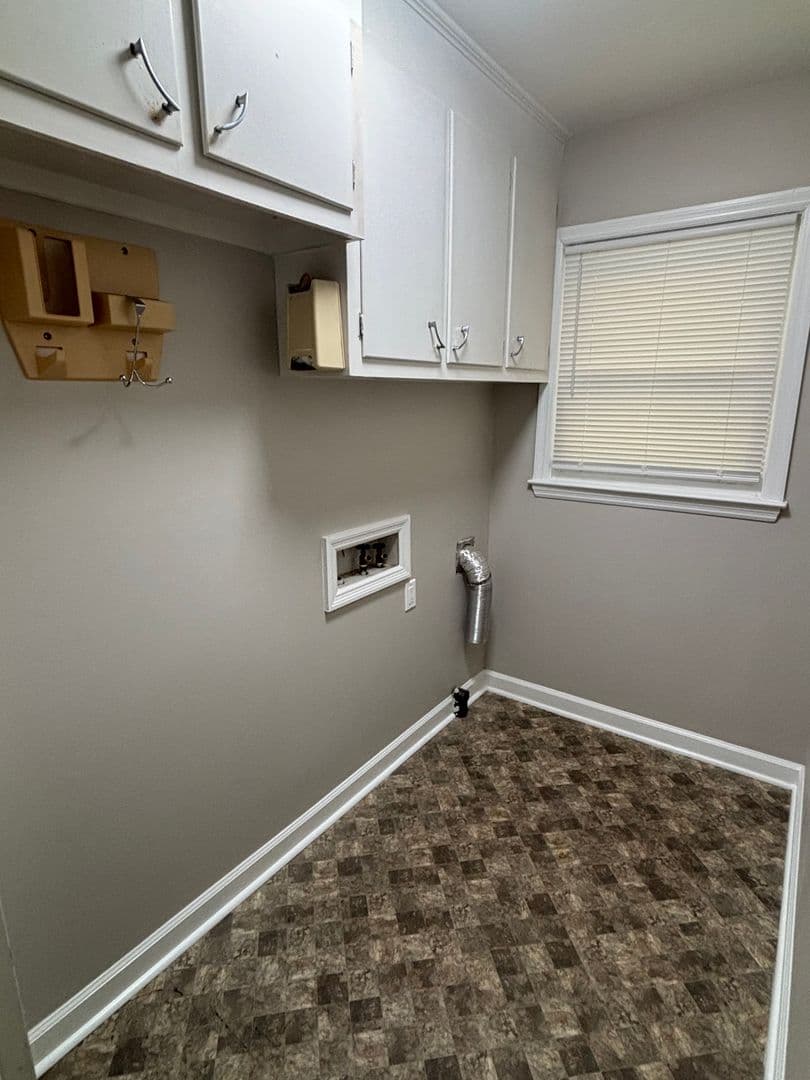 Columbia House: 3820 Edinburgh Rd
