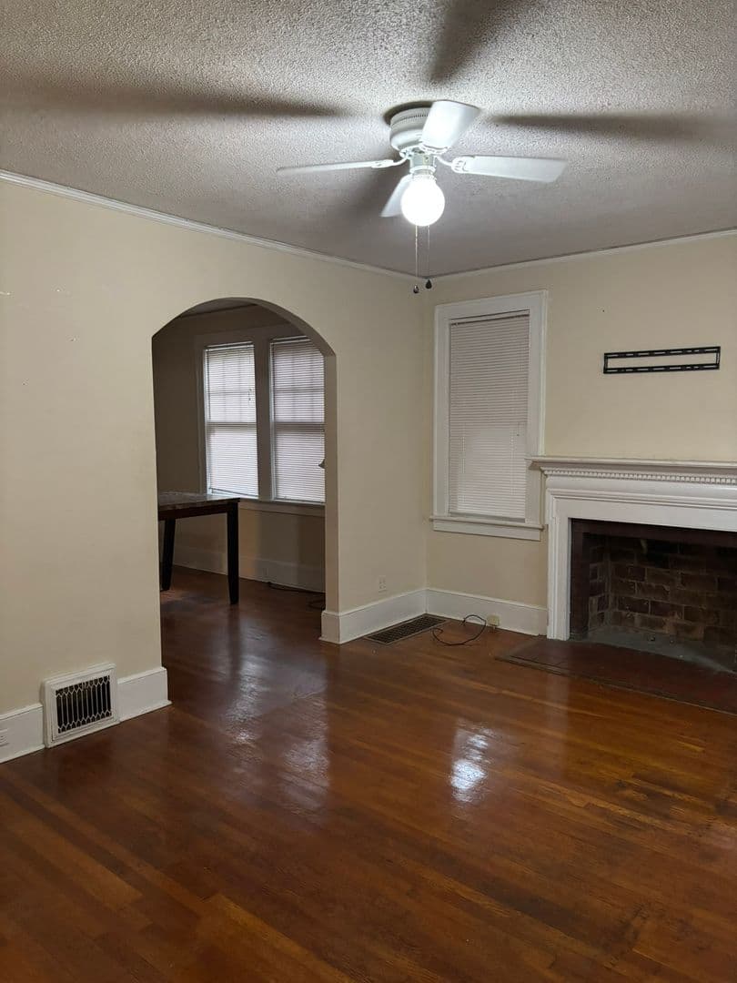 Columbia House: 123 Harden Street