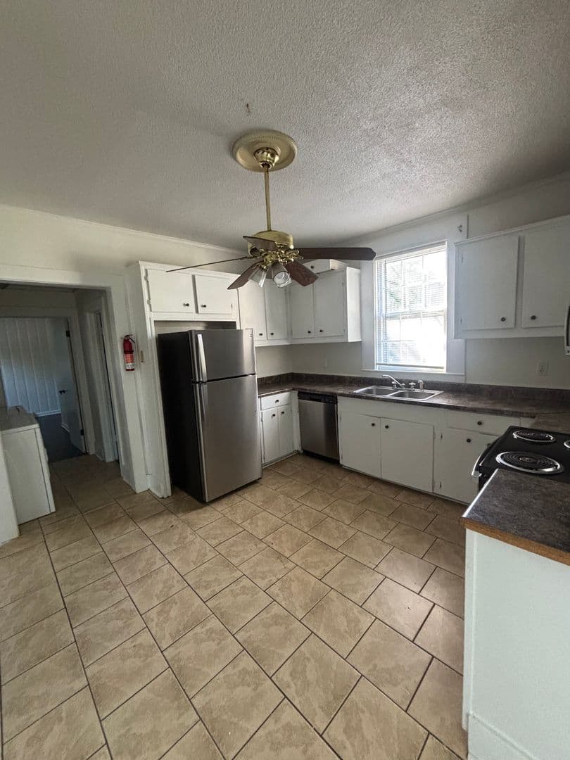 Columbia House: 1112 Olympia Avenue