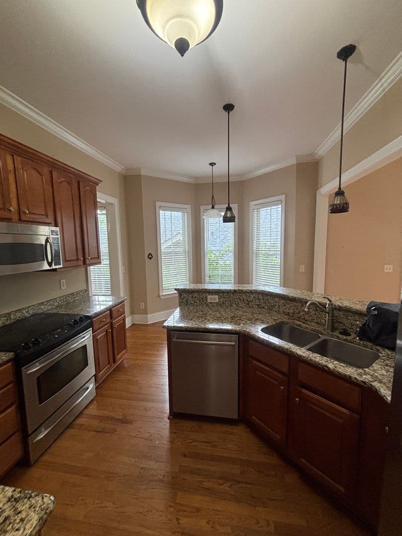 Columbia House: 1010 Woodrow Street