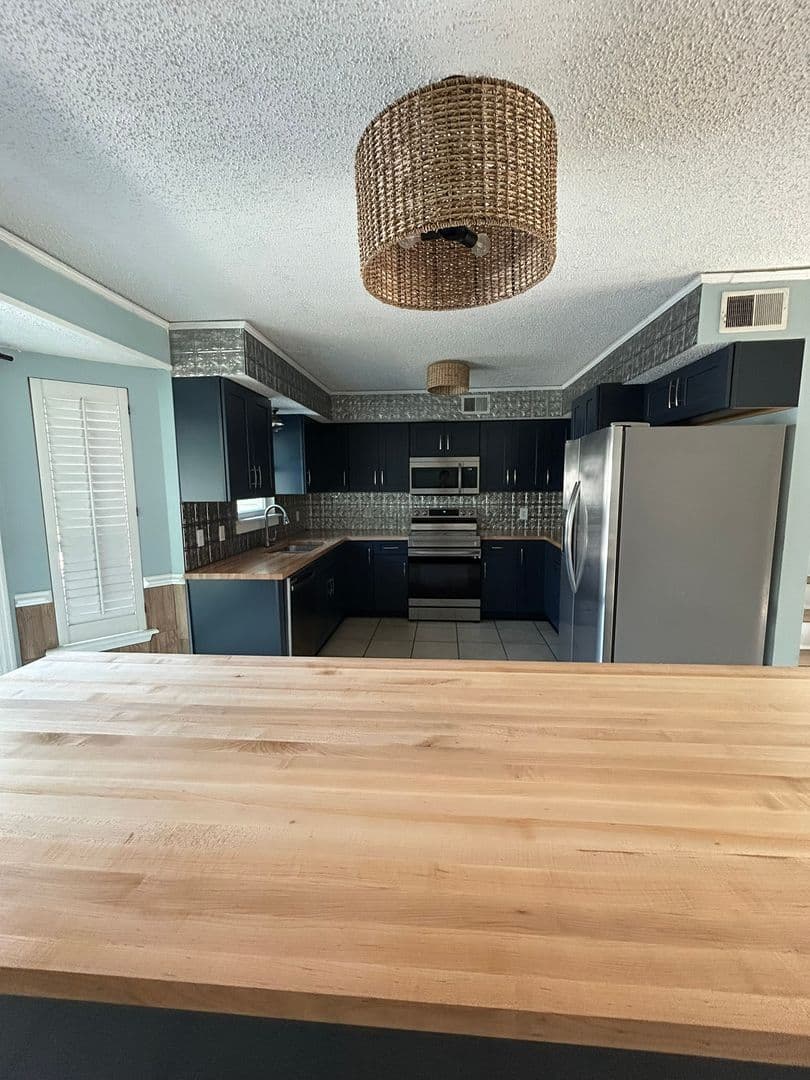 West Columbia House: 133 Darby Way
