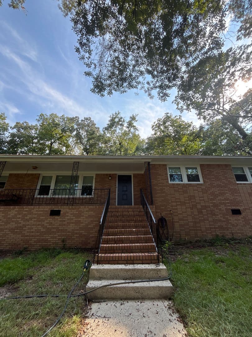 Columbia House: 3820 Edinburgh Rd