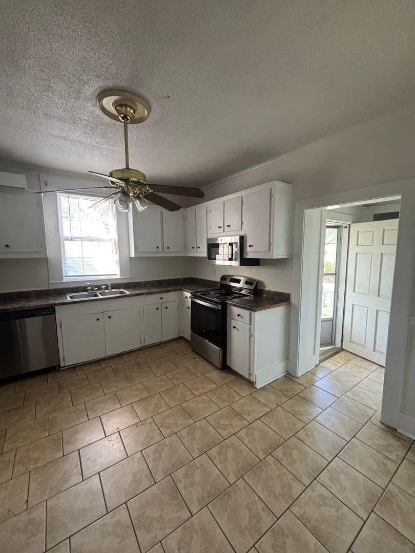 Columbia House: 1112 Olympia Avenue
