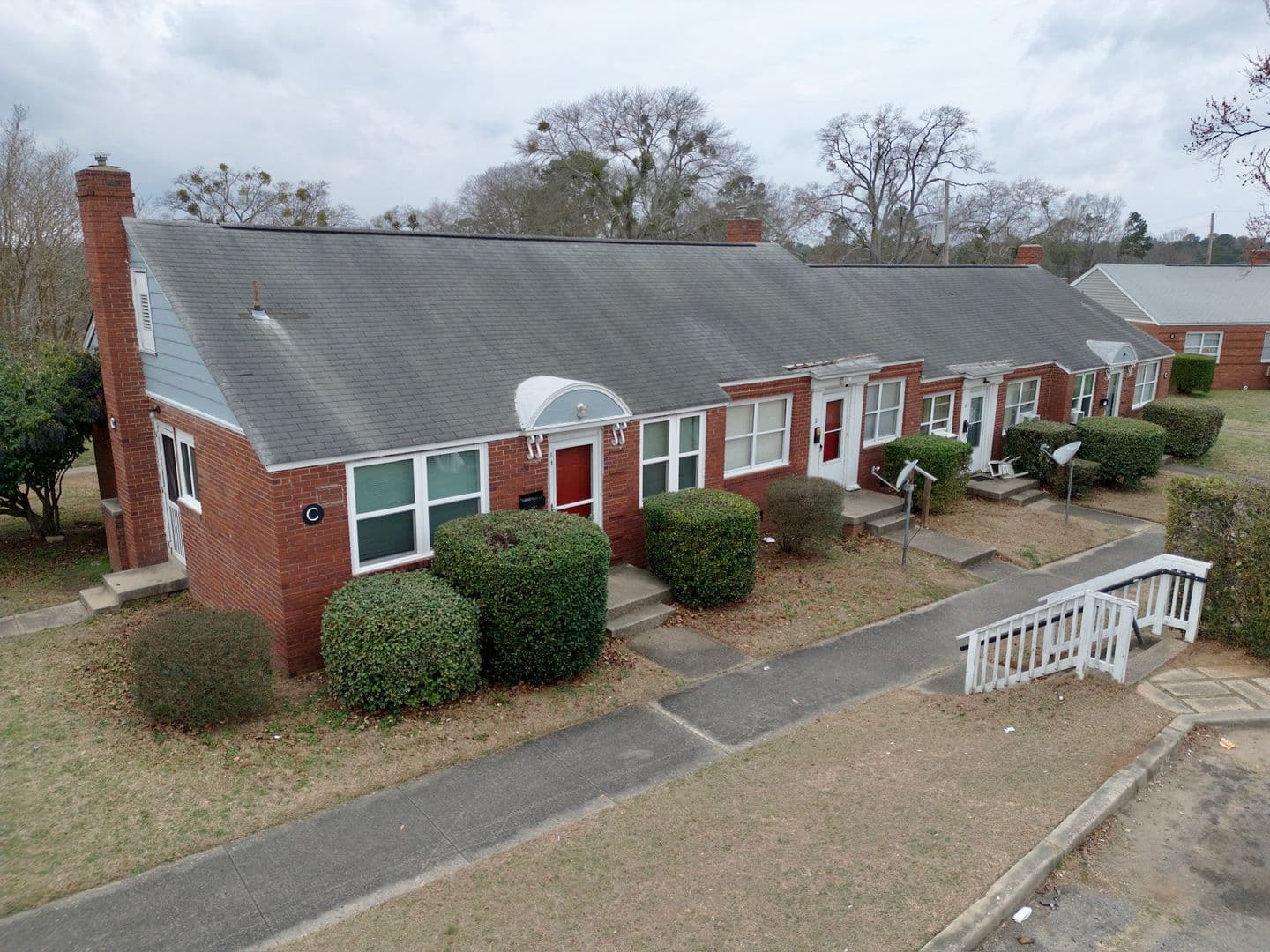 Columbia Apartment: 3700 West Avenue