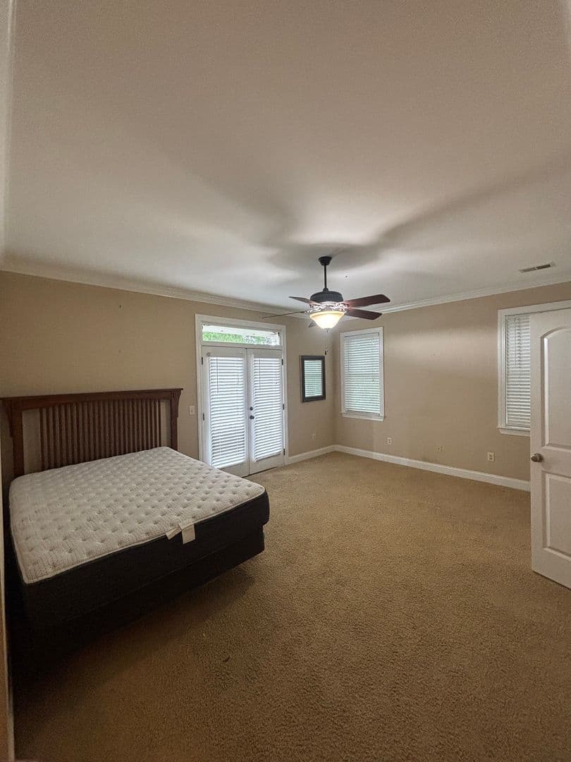 Columbia House: 1010 Woodrow Street