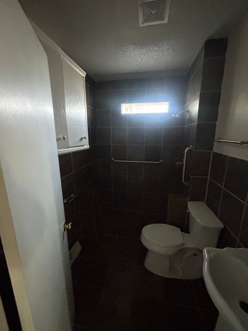 Columbia House: 1112 Olympia Avenue