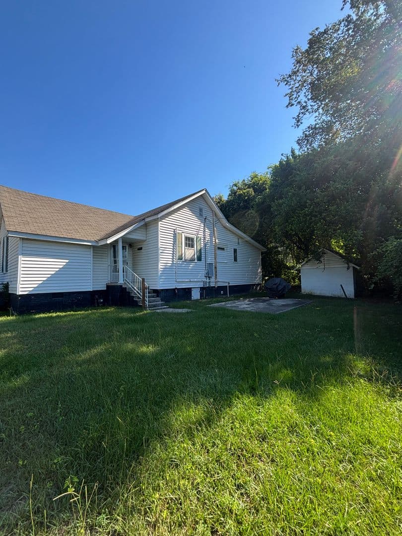 Columbia House: 1112 Olympia Avenue