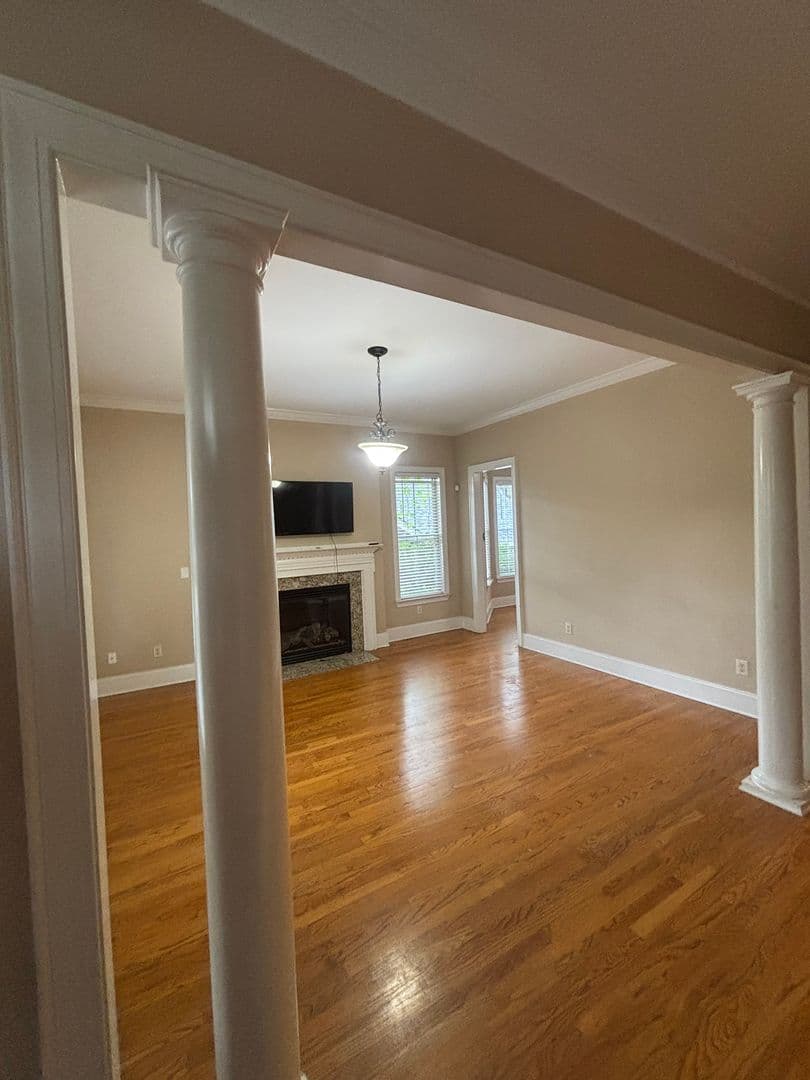 Columbia House: 1010 Woodrow Street