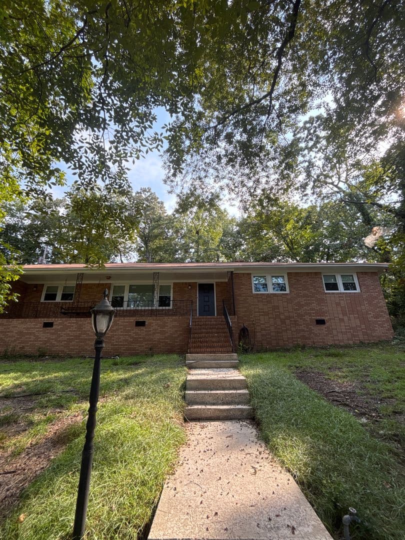 Columbia House: 3820 Edinburgh Rd