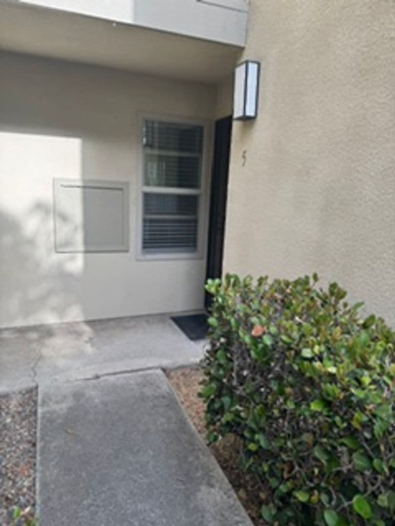La Mesa Apartment: 5877 Baltimore Drive