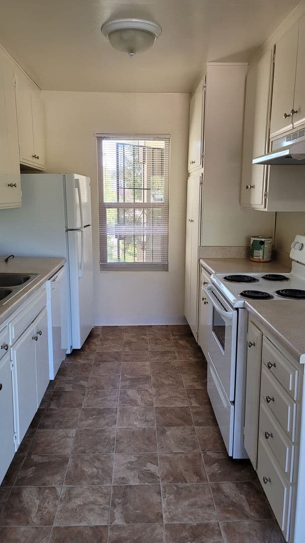 La Mesa Apartment: 5877 Baltimore Drive