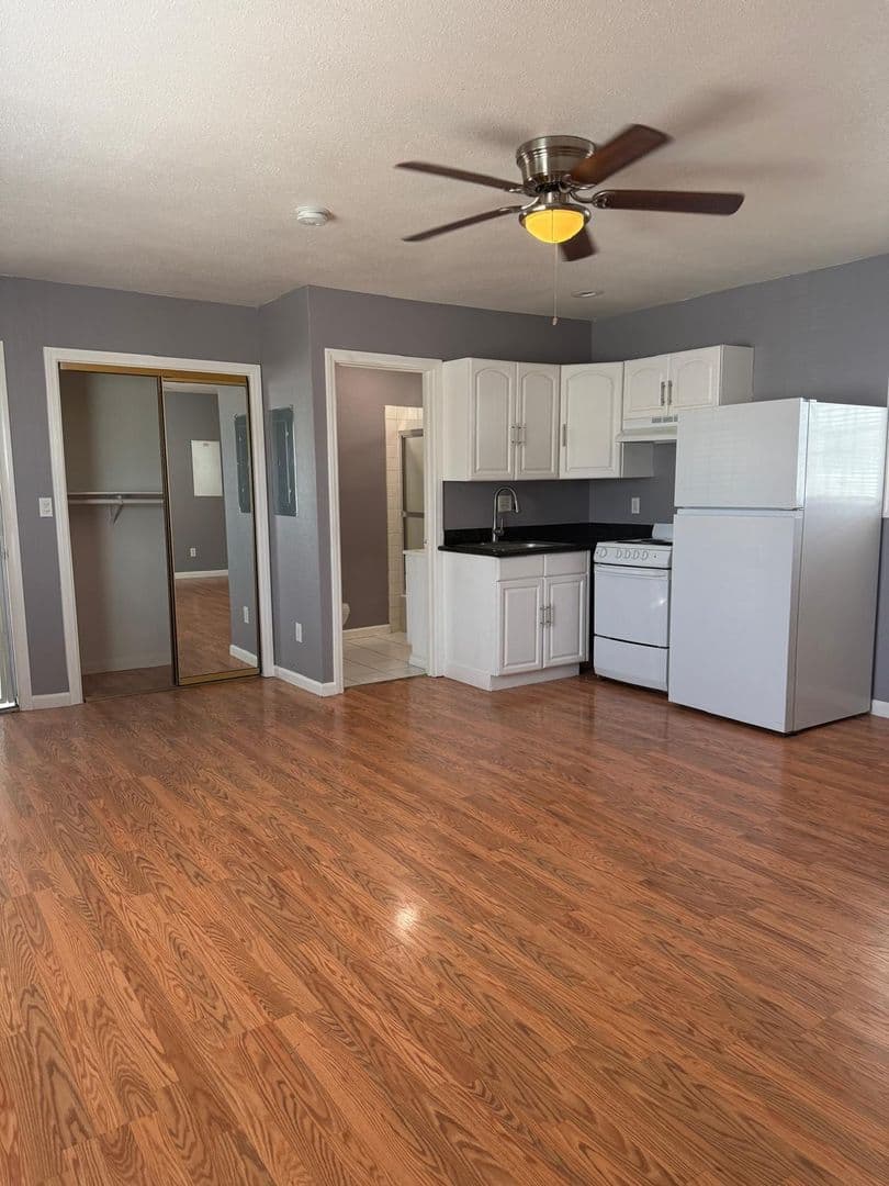 Las Vegas House: 331 9th St. #4
