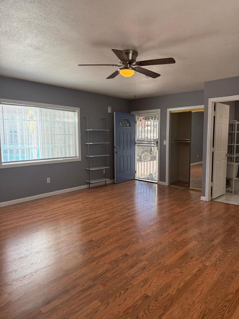 Las Vegas House: 331 9th St. #4