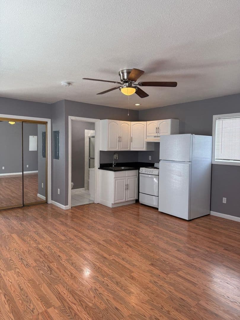 Las Vegas House: 331 9th St. #4
