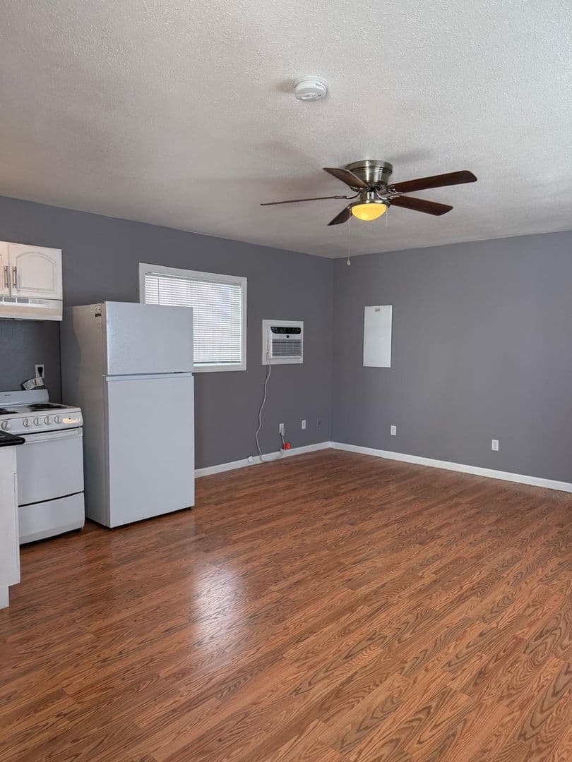 Las Vegas House: 331 9th St. #4