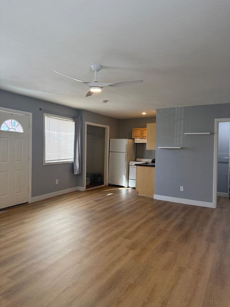 Las Vegas House: 331 S. 9th St. #2
