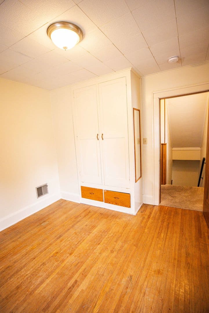 Toledo House: 3942 Torrance Drive