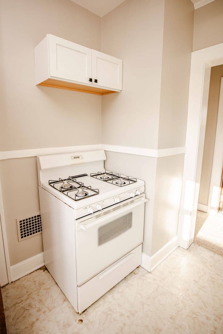 Toledo Apartment: 1452 Rollins Ave Rd.