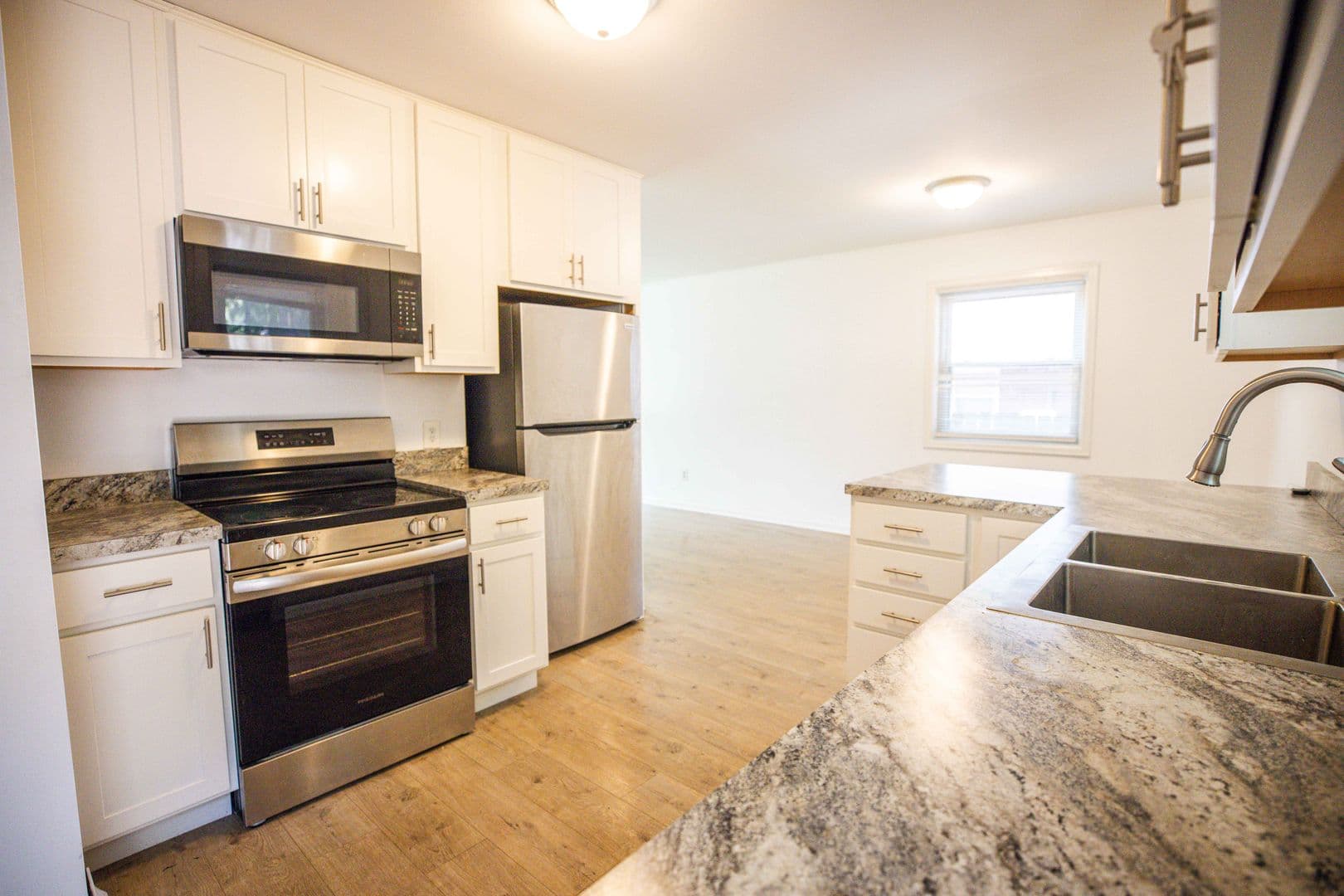 Toledo Apartment: 3916 Clareridge Dr.