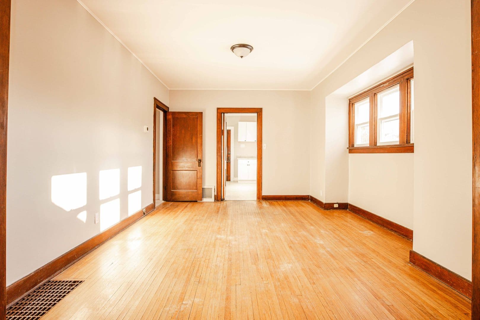 Toledo Apartment: 1452 Rollins Ave Rd.