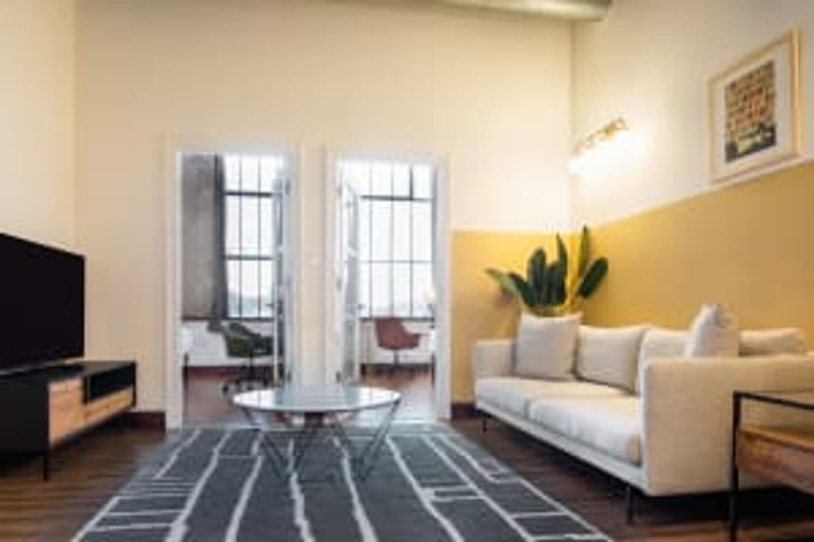 Philadelphia Apartment: 525 N 11th St