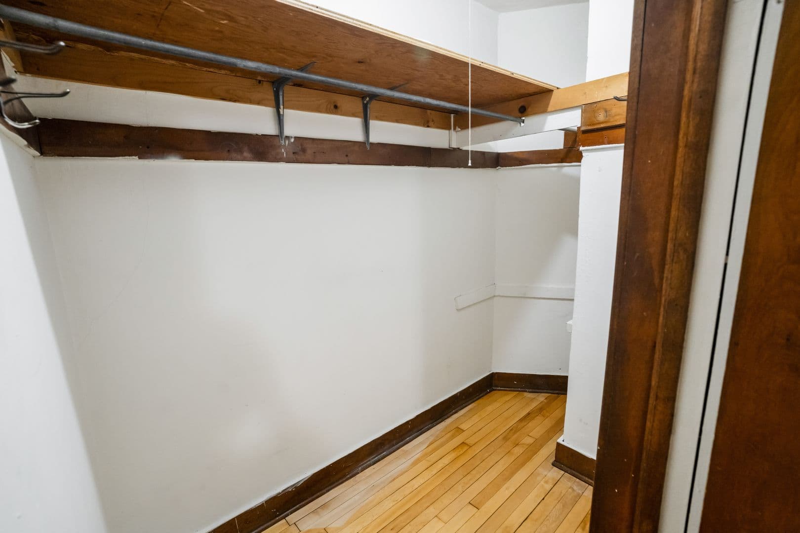 Milwaukee Apartment: 2105 E Kenwood Blvd