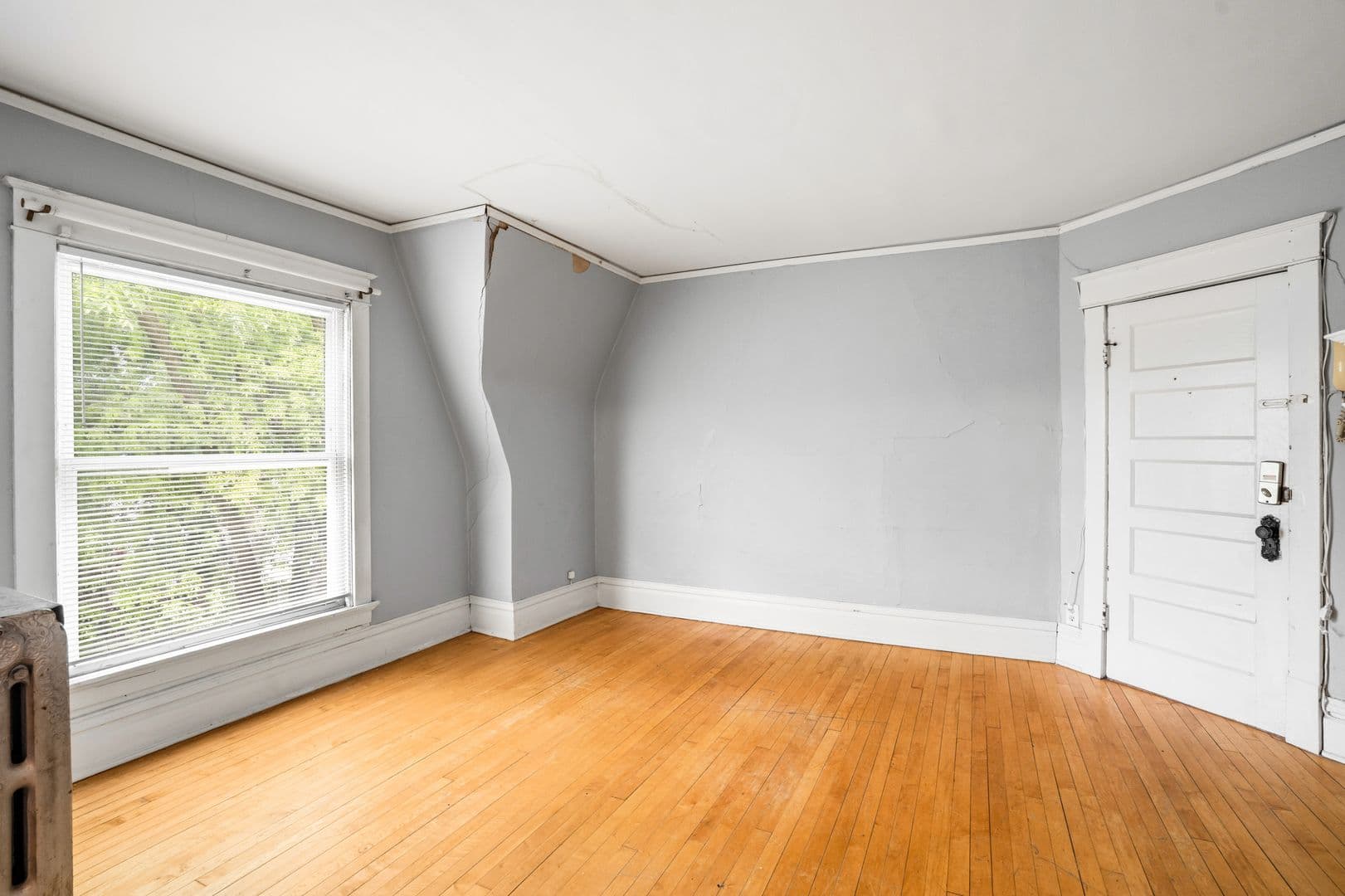 Milwaukee Apartment: 2105 E Kenwood Blvd