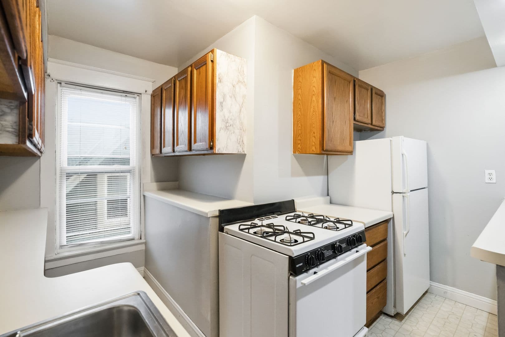 Milwaukee Apartment: 2105 E Kenwood Blvd