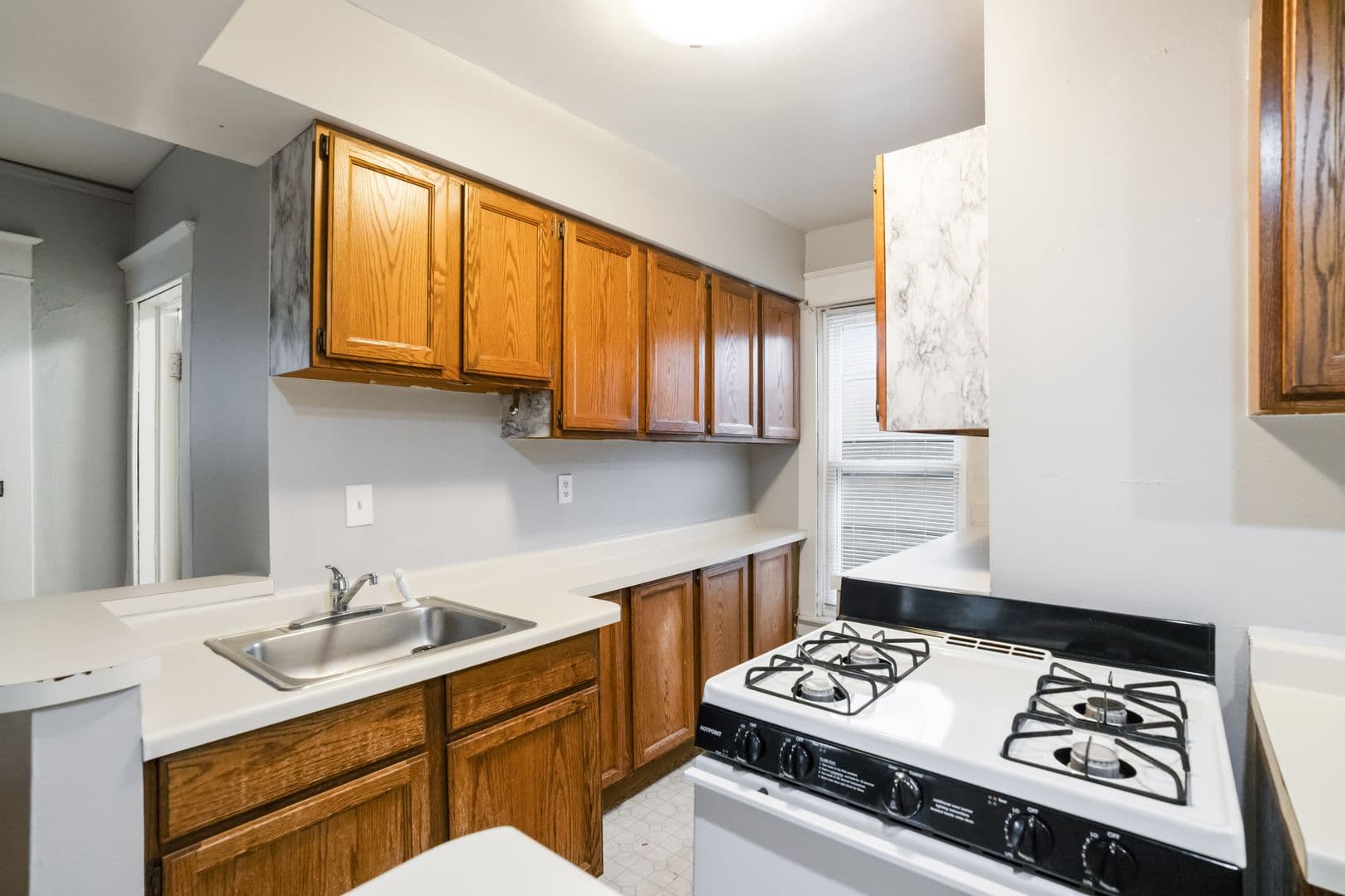 Milwaukee Apartment: 2105 E Kenwood Blvd