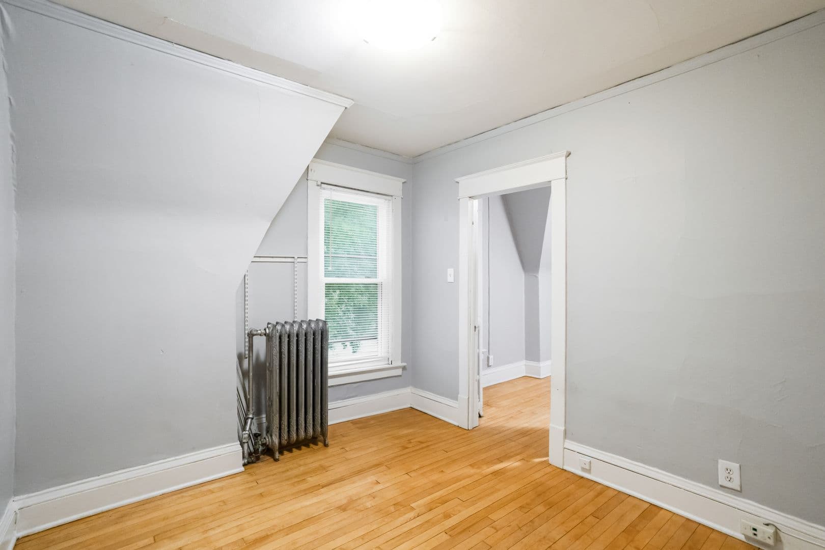 Milwaukee Apartment: 2105 E Kenwood Blvd