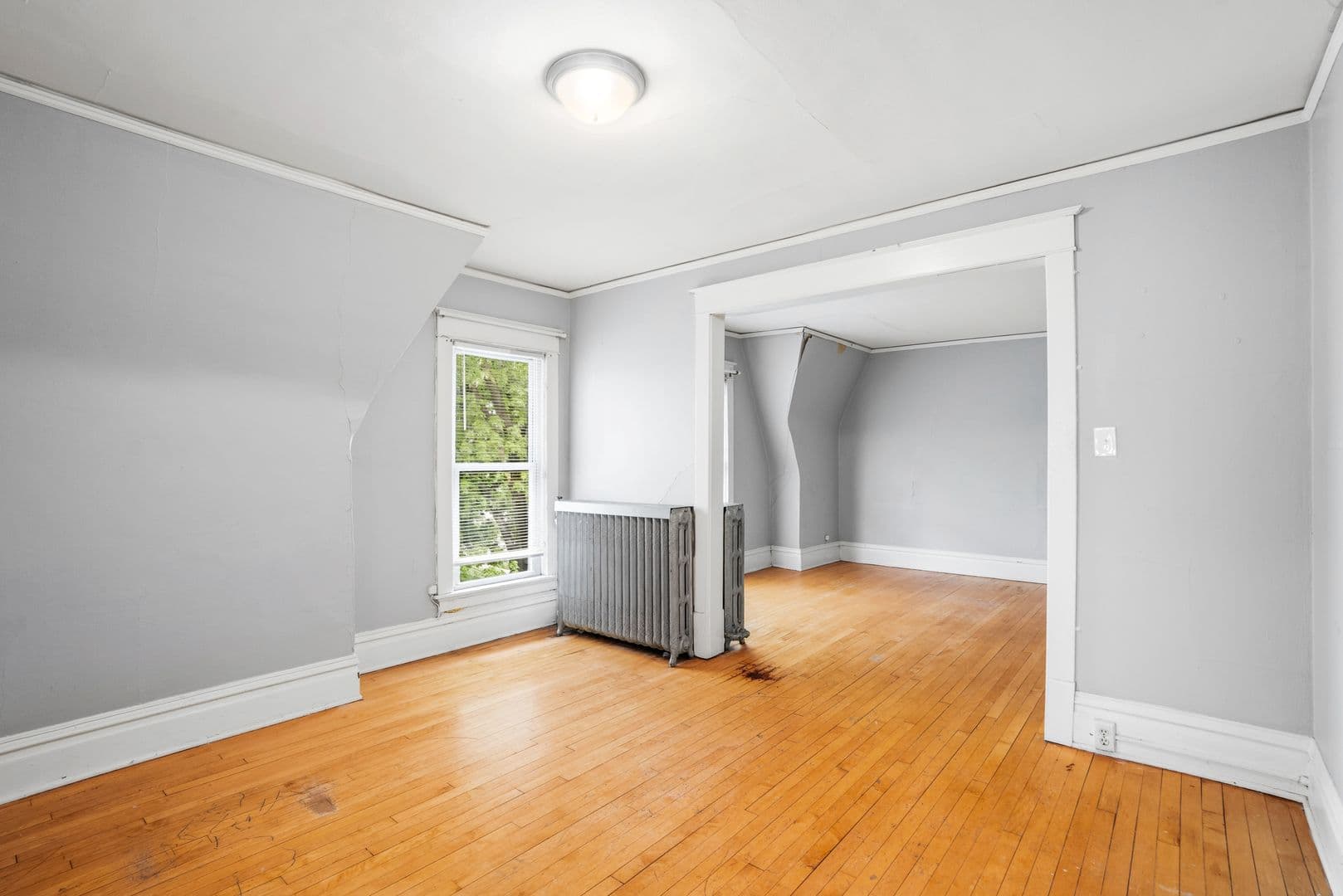 Milwaukee Apartment: 2105 E Kenwood Blvd