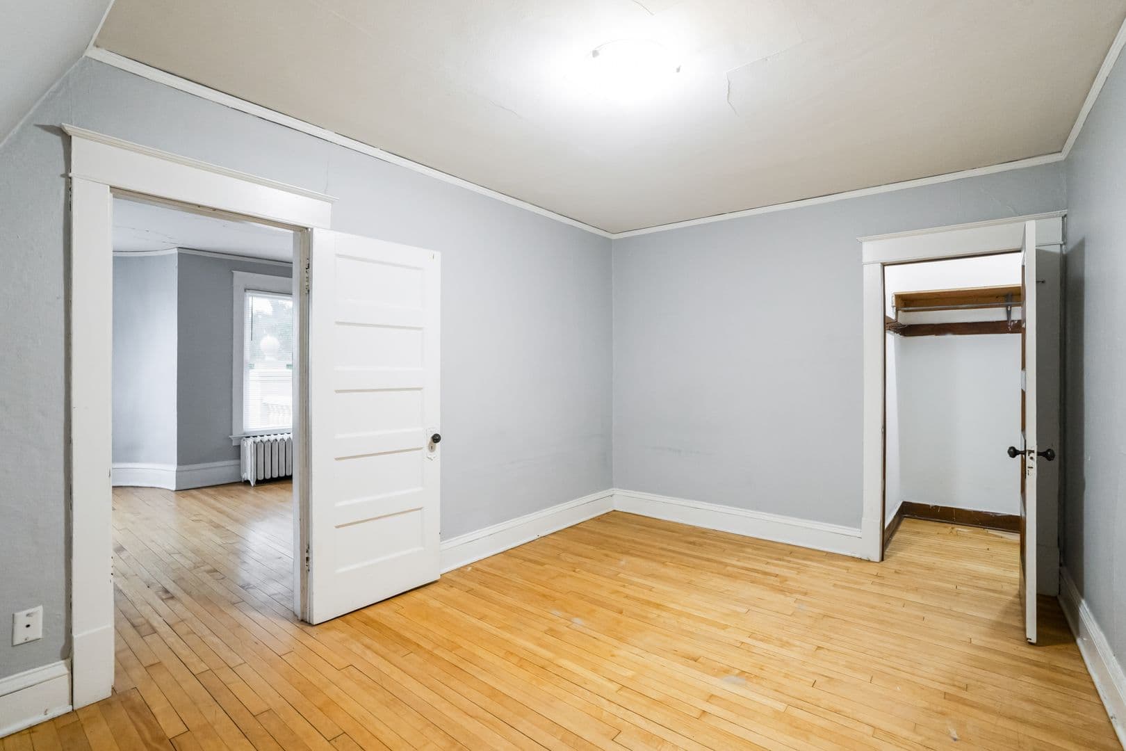 Milwaukee Apartment: 2105 E Kenwood Blvd
