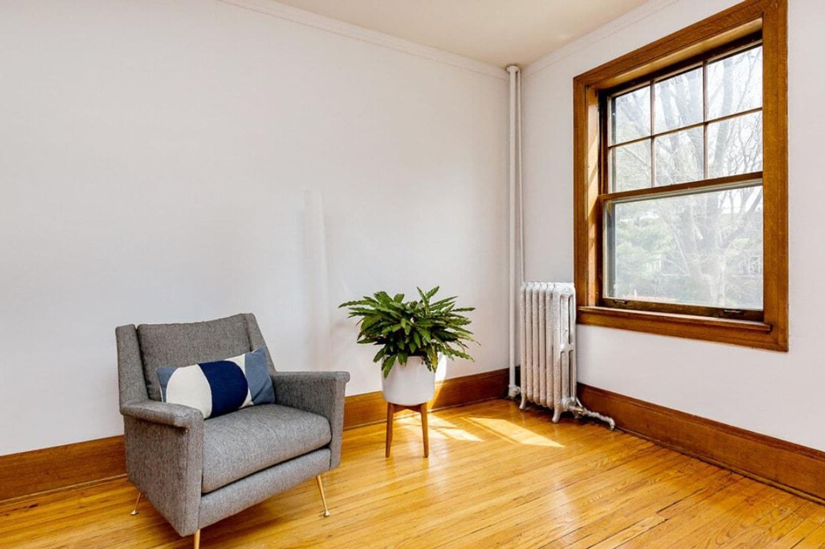 Milwaukee Apartment: 2105 E Kenwood Blvd
