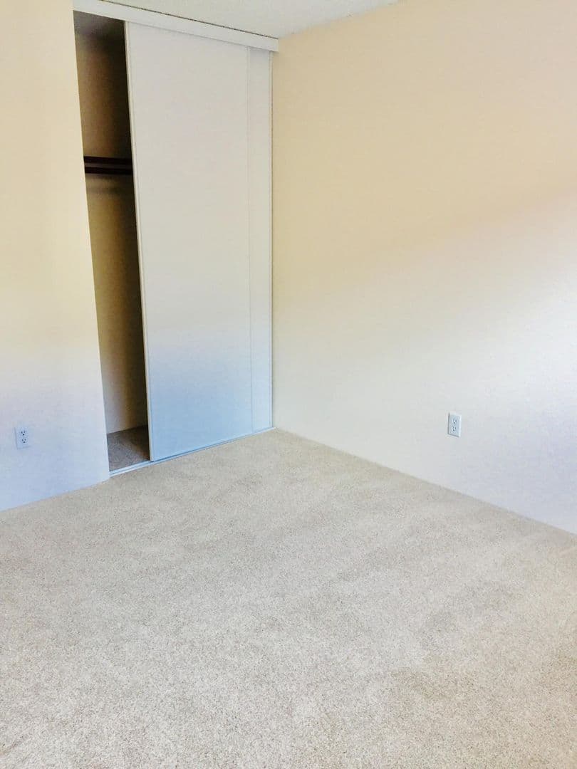 Bellevue Apartment: 16053 - 16057 NE 8th St