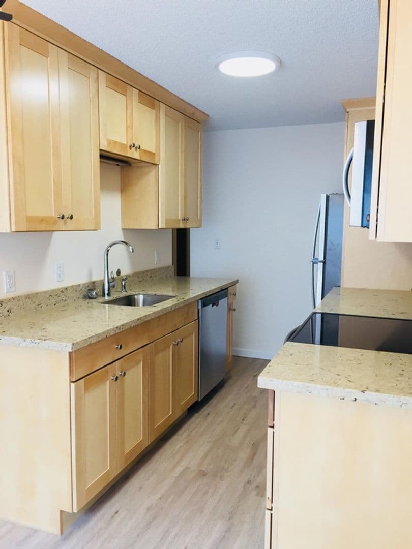 Bellevue Apartment: 16053 - 16057 NE 8th St