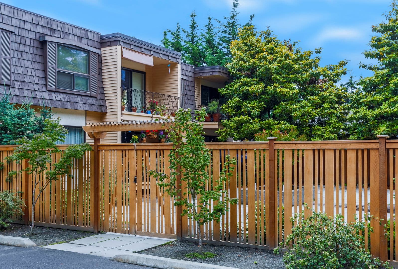 Bellevue Apartment: 16053 - 16057 NE 8th St