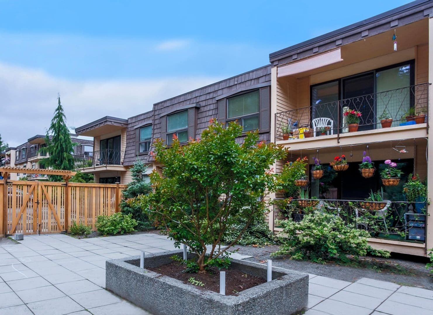 Bellevue Apartment: 16053 - 16057 NE 8th St