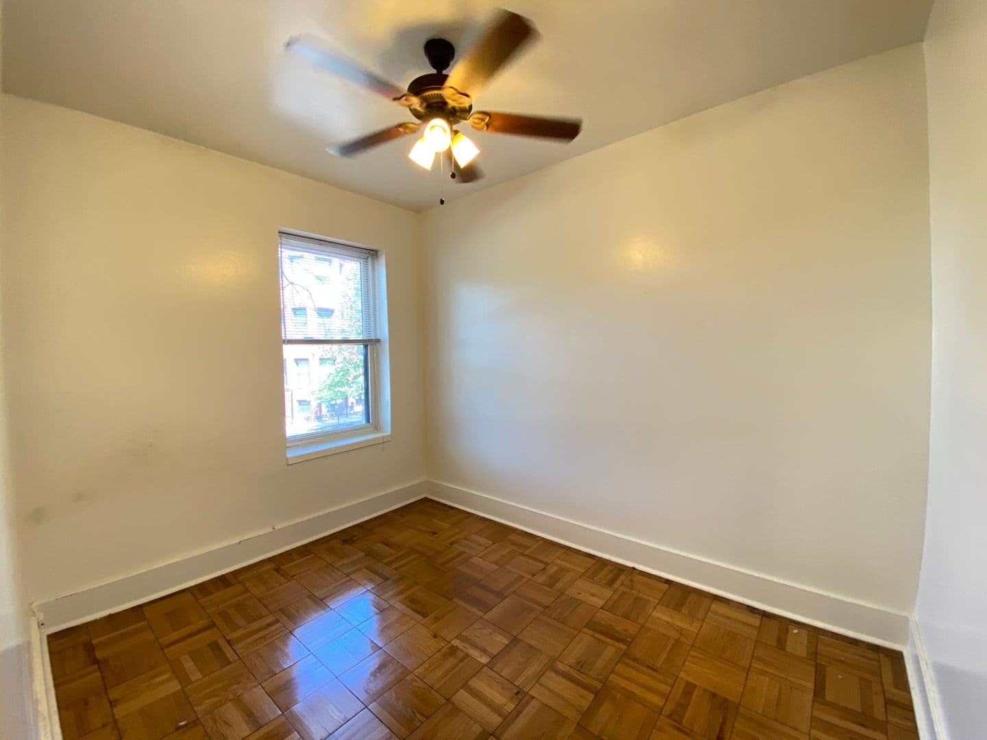 Chicago Apartment: 755 W Cornelia Ave