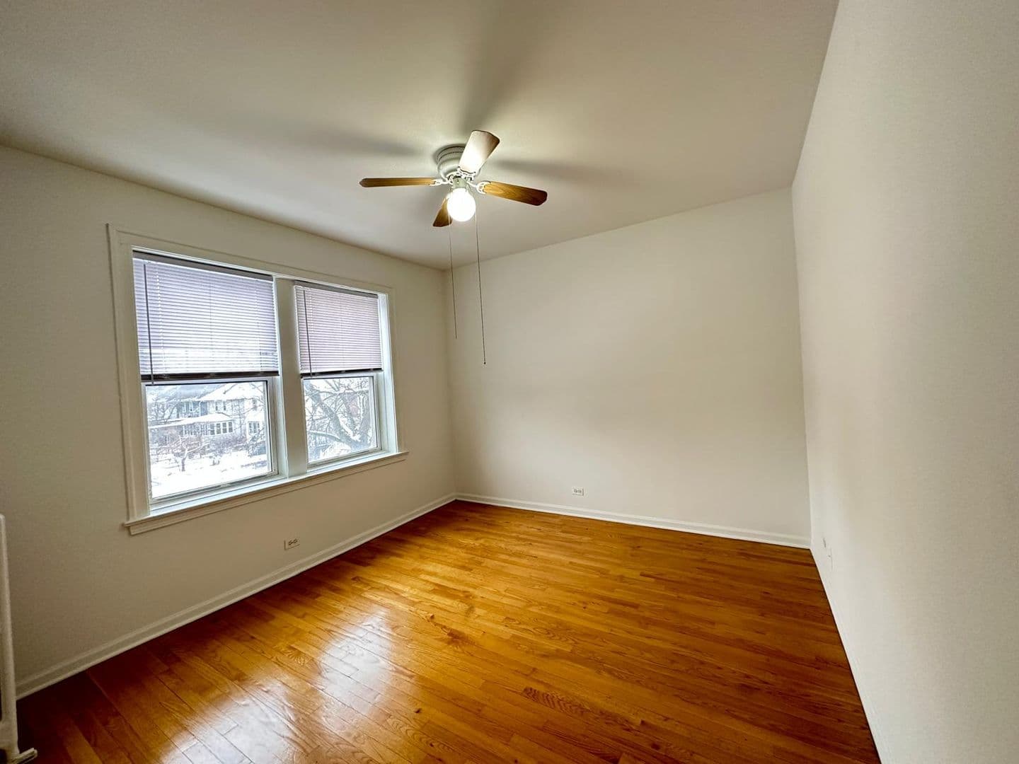 Chicago Apartment: 1900 W Farwell Ave