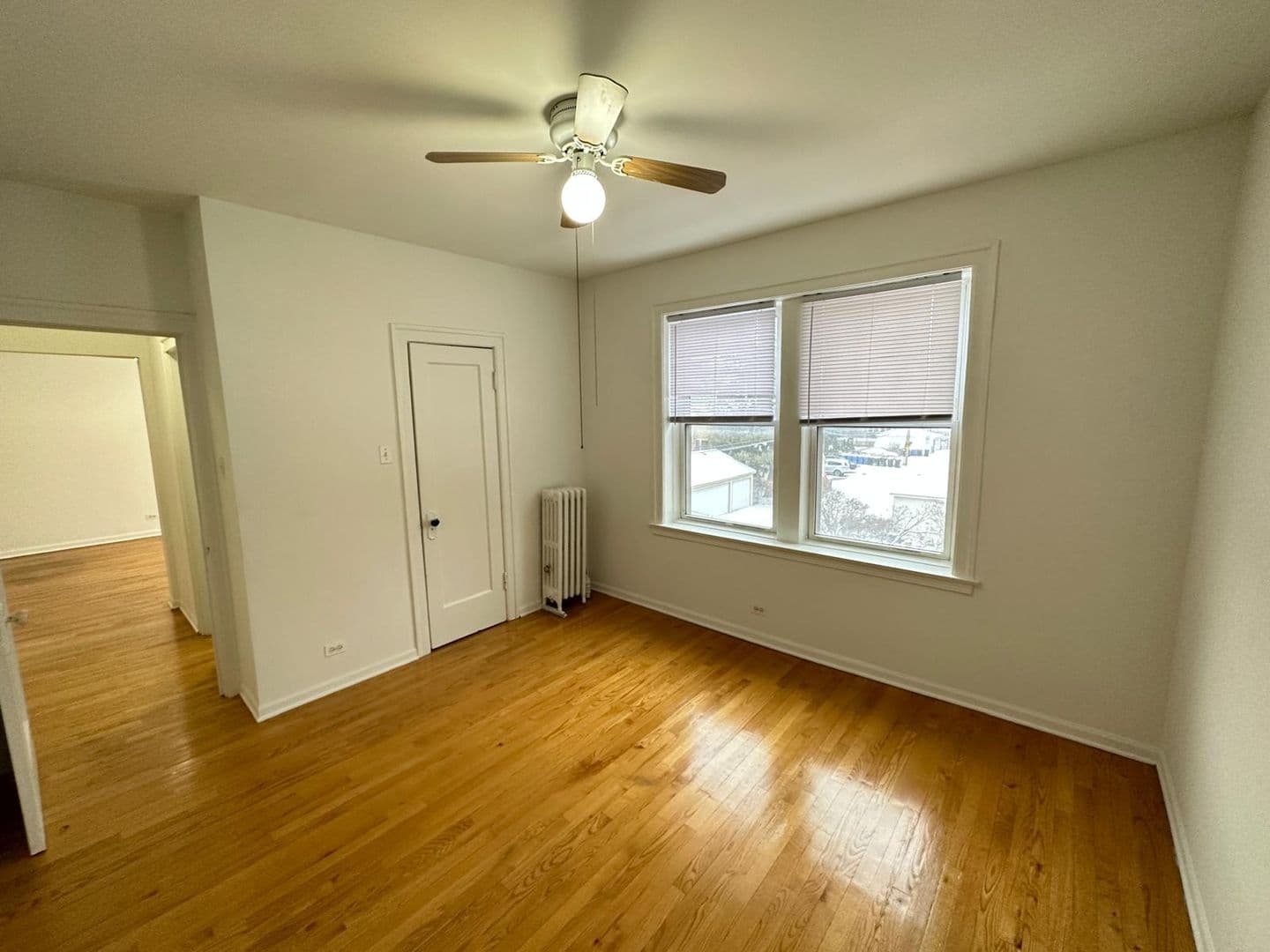 Chicago Apartment: 1900 W Farwell Ave