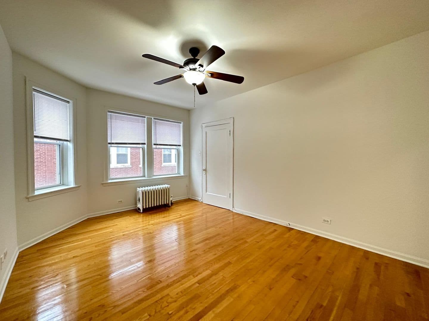 Chicago Apartment: 1900 W Farwell Ave
