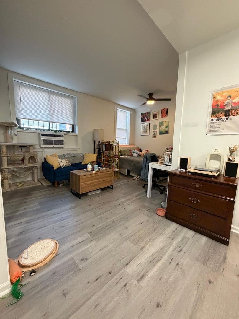 Chicago Apartment: 755 W Cornelia Ave