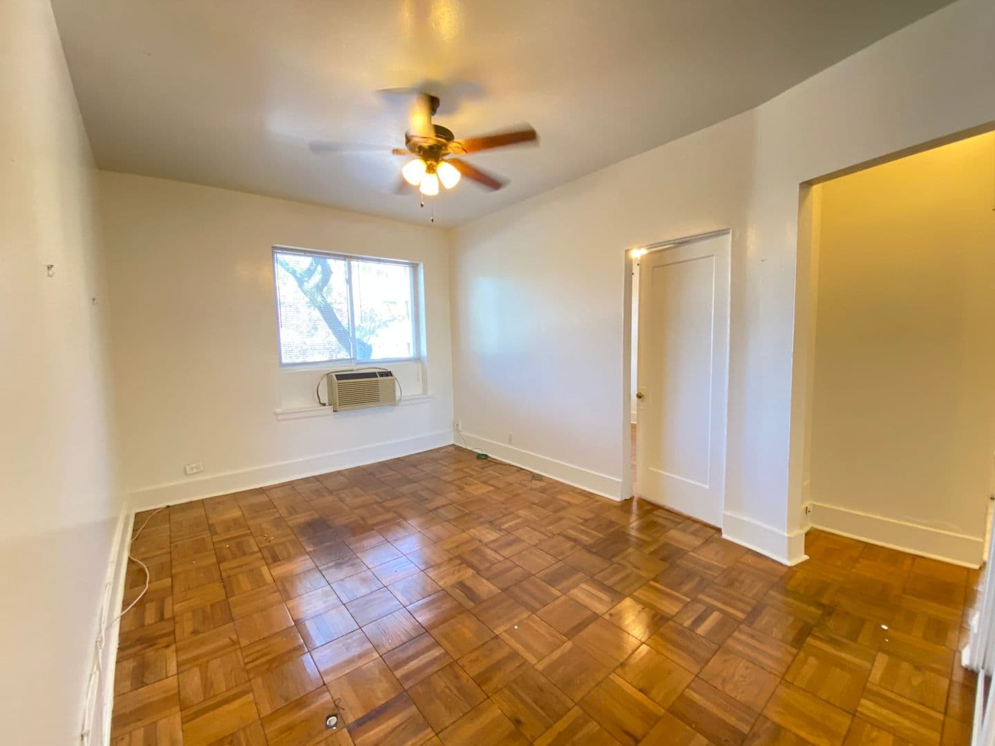 Chicago Apartment: 755 W Cornelia Ave