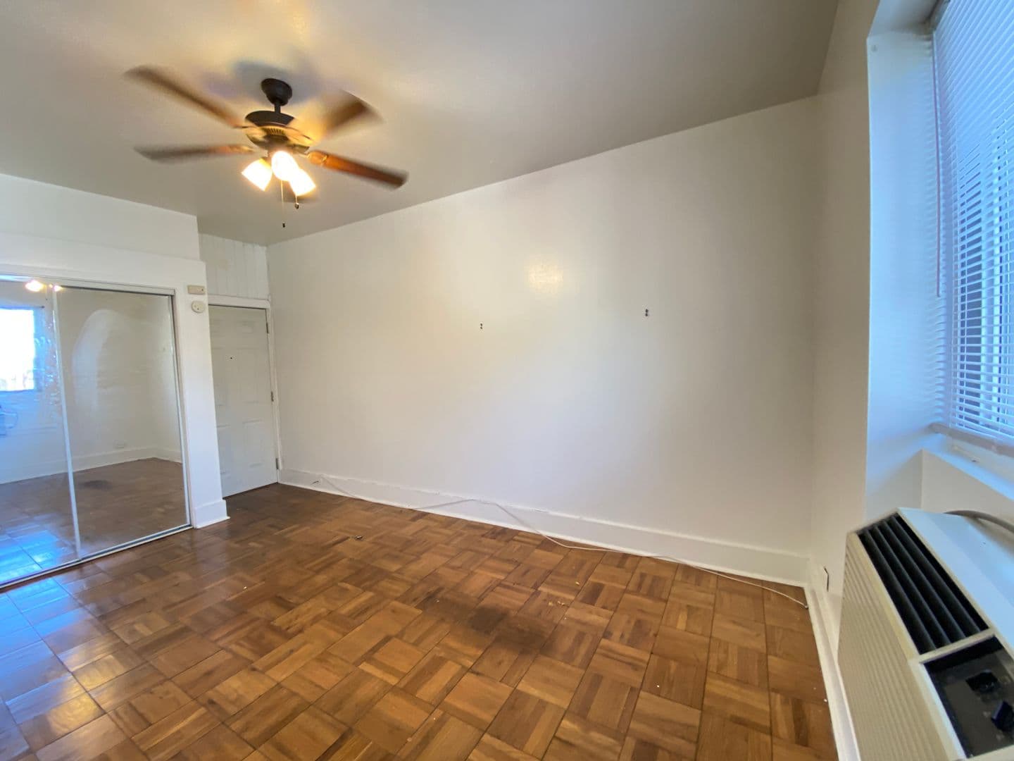 Chicago Apartment: 755 W Cornelia Ave