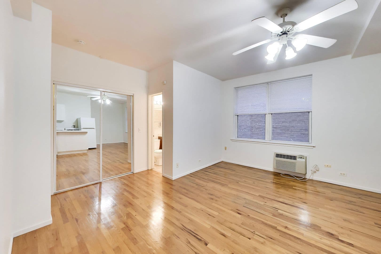 Chicago Apartment: 5959 N Kenmore Ave